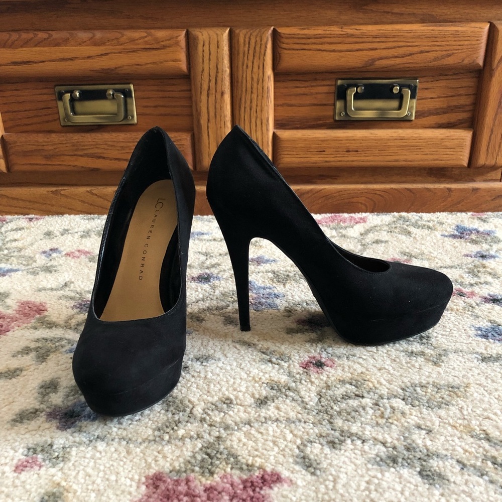 Lauren Conrad black pump heels